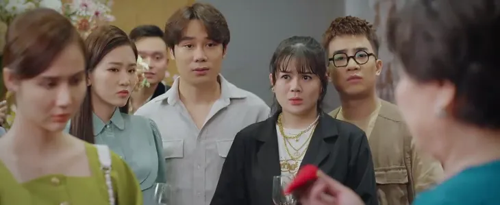 Thương ngày nắng về - Tập 6: Bà Nhung đau xé tim gan khi biết kẻ thù chính là con gái ruột - Ảnh 4. Thương ngày nắng về - Tập 6: Bà Nhung đau xé tim gan khi biết kẻ thù chính là con gái ruột - Ảnh 4.