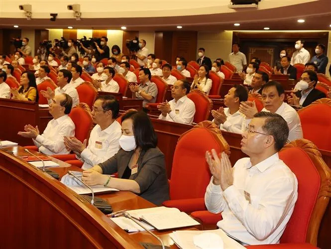 Bộ Chính trị tổ chức Hội nghị toàn quốc quán triệt và triển khai Nghị quyết 11-NQ/TW - Ảnh 4. Bộ Chính trị tổ chức Hội nghị toàn quốc quán triệt và triển khai Nghị quyết 11-NQ/TW - Ảnh 4.