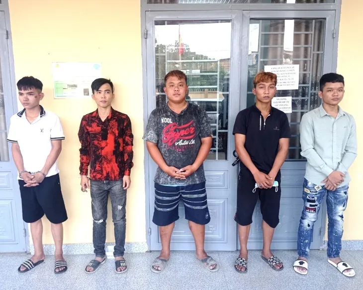 Truy bắt nhanh 13 đối tượng liên quan vụ giết người tại Đồng Nai - Ảnh 2. Truy bắt nhanh 13 đối tượng liên quan vụ giết người tại Đồng Nai - Ảnh 2.