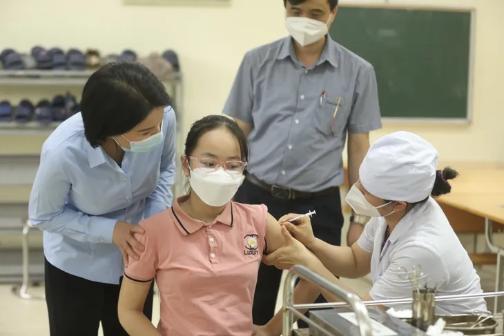 Những lưu ý khi cho trẻ tiêm vaccine phòng COVID-19 - Ảnh 1. Những lưu ý khi cho trẻ tiêm vaccine phòng COVID-19 - Ảnh 1.