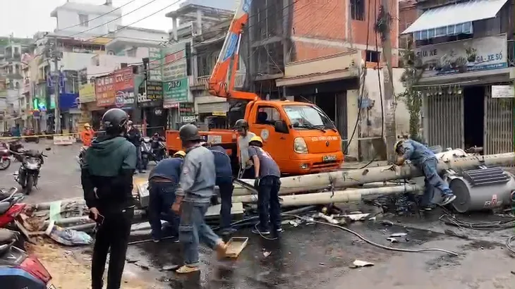 Đào hố thi công công trình làm gãy đổ trụ điện cao hơn 5m - Ảnh 2. Đào hố thi công công trình làm gãy đổ trụ điện cao hơn 5m - Ảnh 2.