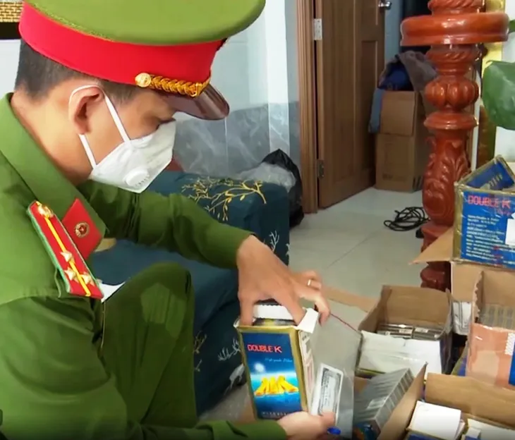 Phát hiện cơ sở kinh doanh nhiều mặt hàng phục vụ gian lận đánh bạc - Ảnh 1. Phát hiện cơ sở kinh doanh nhiều mặt hàng phục vụ gian lận đánh bạc - Ảnh 1.