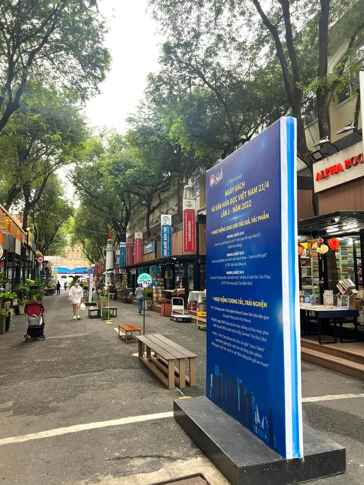 Đường sách TP Hồ Chí Minh - Nơi nuôi dưỡng tình yêu sách và văn hóa đọc trong thế hệ trẻ - Ảnh 1. Đường sách TP Hồ Chí Minh - Nơi nuôi dưỡng tình yêu sách và văn hóa đọc trong thế hệ trẻ - Ảnh 1.