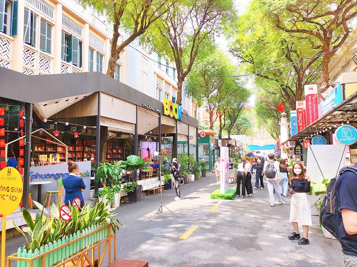 Đường sách TP Hồ Chí Minh - Nơi nuôi dưỡng tình yêu sách và văn hóa đọc trong thế hệ trẻ - Ảnh 3. Đường sách TP Hồ Chí Minh - Nơi nuôi dưỡng tình yêu sách và văn hóa đọc trong thế hệ trẻ - Ảnh 3.