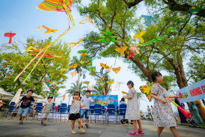 Lễ hội Diều Huế - Bức tranh đa sắc màu, tràn ngập sức sống - Ảnh 3. Lễ hội Diều Huế - Bức tranh đa sắc màu, tràn ngập sức sống - Ảnh 3.