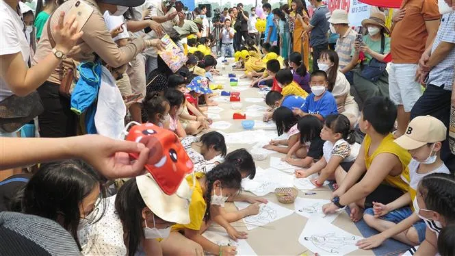 Lễ hội Diều Huế - Bức tranh đa sắc màu, tràn ngập sức sống - Ảnh 2. Lễ hội Diều Huế - Bức tranh đa sắc màu, tràn ngập sức sống - Ảnh 2.