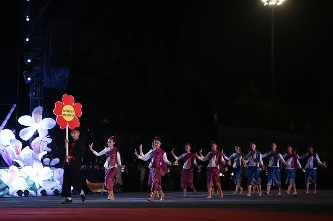 Đa sắc màu Carnaval diễn diễu đường phố tại Lai Châu - Ảnh 4. Đa sắc màu Carnaval diễn diễu đường phố tại Lai Châu - Ảnh 4.