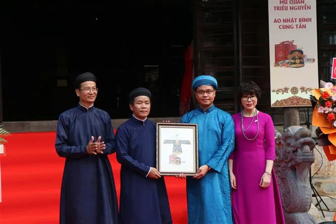Tiếp nhận và trưng bày 2 cổ vật triều Nguyễn - Ảnh 1. Tiếp nhận và trưng bày 2 cổ vật triều Nguyễn - Ảnh 1.