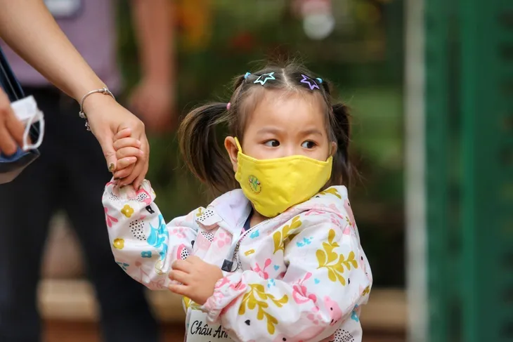 1 tuần đi học lại, nhiều trẻ mầm non vẫn khó khăn để hòa nhập - Ảnh 3. 1 tuần đi học lại, nhiều trẻ mầm non vẫn khó khăn để hòa nhập - Ảnh 3.