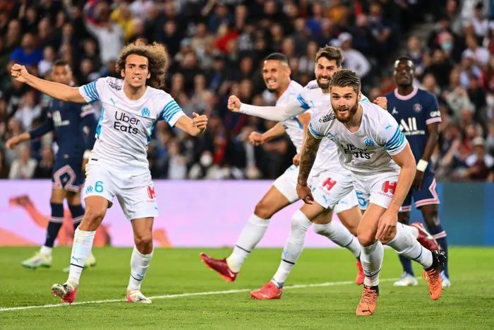 Paris Saint Germain chạm một tay vào chức vô địch Ligue 1 - Ảnh 2. Paris Saint Germain chạm một tay vào chức vô địch Ligue 1 - Ảnh 2.