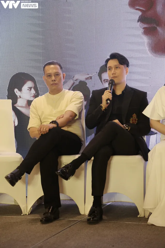 Việt Anh bật khóc, thừa nhận nhớ con trong họp báo ra mắt phim mới - Ảnh 2. Việt Anh bật khóc, thừa nhận nhớ con trong họp báo ra mắt phim mới - Ảnh 2.