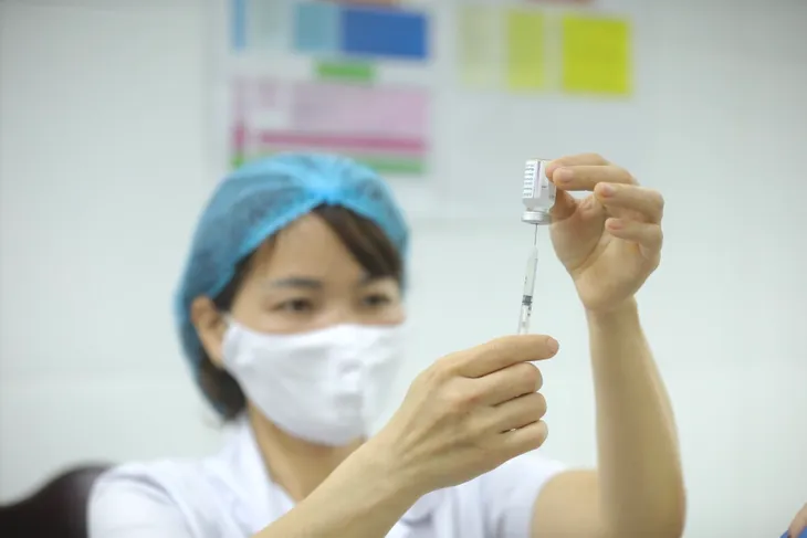 TP Hồ Chí Minh: Bắt đầu tiêm vaccine cho học sinh tiểu học - Ảnh 1. TP Hồ Chí Minh: Bắt đầu tiêm vaccine cho học sinh tiểu học - Ảnh 1.