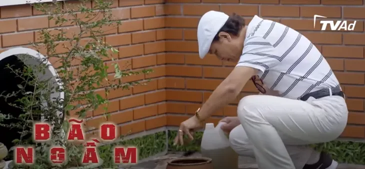 Bão ngầm - Tập 41: Thượng tá Tuất sợ hãi thủ tiêu tang chứng - Ảnh 3. Bão ngầm - Tập 41: Thượng tá Tuất sợ hãi thủ tiêu tang chứng - Ảnh 3.