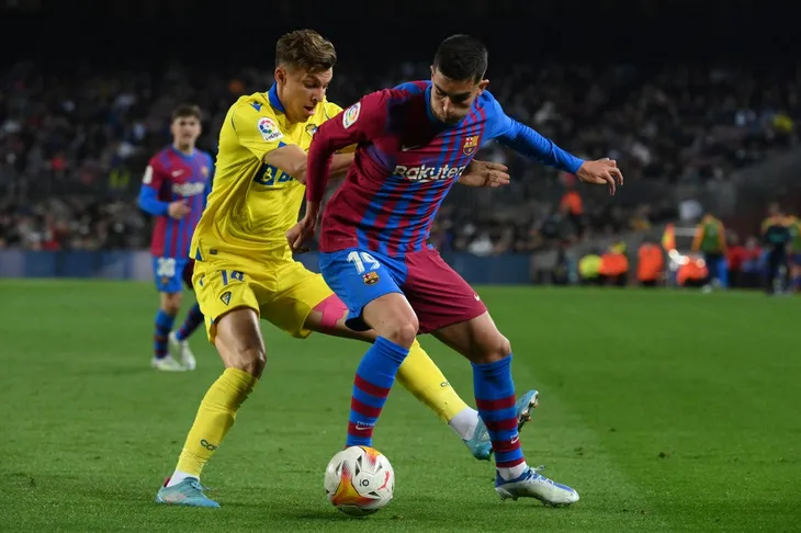 Gã khổng lồ Barcelona gục ngã trước tí hon Cadiz - Ảnh 1. Gã khổng lồ Barcelona gục ngã trước tí hon Cadiz - Ảnh 1.
