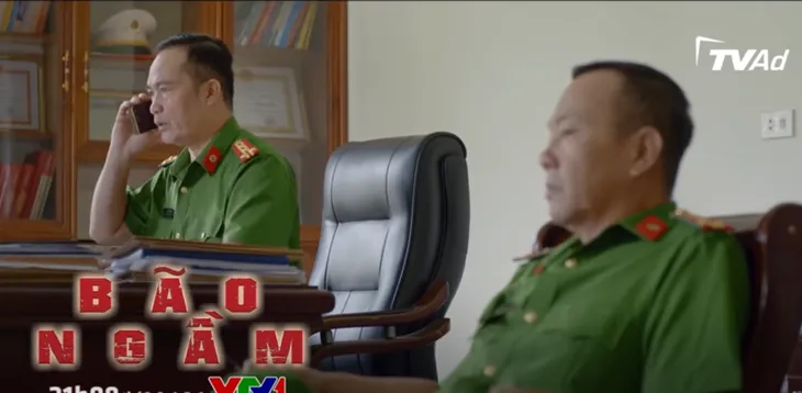 Bão ngầm - Tập 41: Thượng tá Tuất sợ hãi thủ tiêu tang chứng - Ảnh 1. Bão ngầm - Tập 41: Thượng tá Tuất sợ hãi thủ tiêu tang chứng - Ảnh 1.