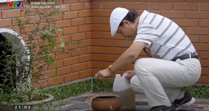 Bão ngầm - Tập 41: Ông trùm Quách Đại Đức không yên tâm về Tú - Ảnh 4. Bão ngầm - Tập 41: Ông trùm Quách Đại Đức không yên tâm về Tú - Ảnh 4.