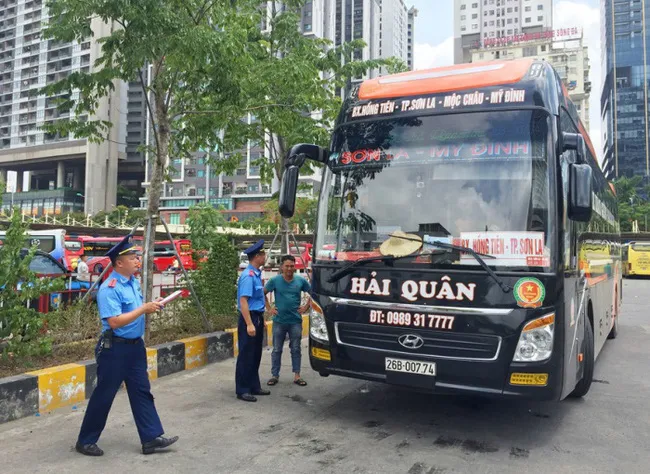 Hà Nội tăng cường xử lý phương tiện trốn truyền dữ liệu giám sát hành trình - Ảnh 1. Hà Nội tăng cường xử lý phương tiện trốn truyền dữ liệu giám sát hành trình - Ảnh 1.