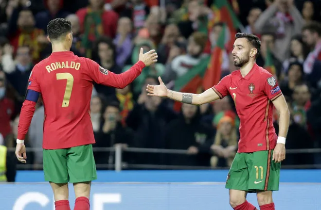 Bruno Fernandes gia hạn hợp đồng với Man Utd, lương tăng gấp đôi - Ảnh 2. Bruno Fernandes gia hạn hợp đồng với Man Utd, lương tăng gấp đôi - Ảnh 2.