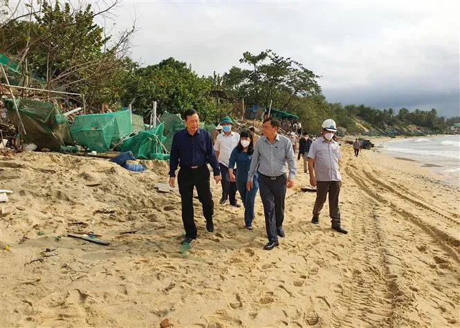 Khắc phục nhanh hậu quả thiên tai tại miền Trung - Ảnh 4. Khắc phục nhanh hậu quả thiên tai tại miền Trung - Ảnh 4.