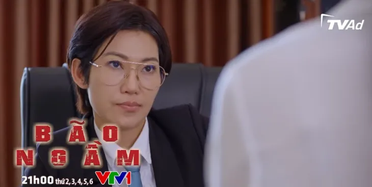 Bão ngầm - Tập 42: Ong chúa dằn mặt bồ nhí của sếp - Ảnh 1. Bão ngầm - Tập 42: Ong chúa dằn mặt bồ nhí của sếp - Ảnh 1.