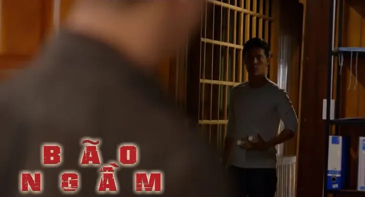 Bão ngầm - Tập 42: Hải Triều, Hạ Lam tìm ra tung tích Trung - đàn em Phí Hải Toán - Ảnh 2. Bão ngầm - Tập 42: Hải Triều, Hạ Lam tìm ra tung tích Trung - đàn em Phí Hải Toán - Ảnh 2.