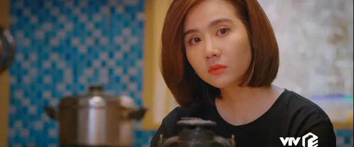 Thương ngày nắng về 2 - Tập 9: Bà Nga hết giận Trang, Vân Vân trao nụ hôn đầu cho Bách - Ảnh 2. Thương ngày nắng về 2 - Tập 9: Bà Nga hết giận Trang, Vân Vân trao nụ hôn đầu cho Bách - Ảnh 2.