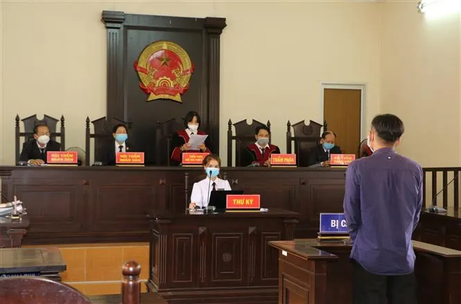 16 năm tù cho kẻ dùng súng tự chế bắn Phó Công an phường - Ảnh 1. 16 năm tù cho kẻ dùng súng tự chế bắn Phó Công an phường - Ảnh 1.