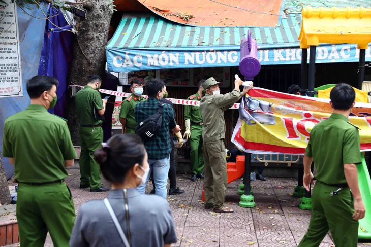 Cháy nhà trên phố Phạm Ngọc Thạch, 5 người trong gia đình thiệt mạng - Ảnh 2. Cháy nhà trên phố Phạm Ngọc Thạch, 5 người trong gia đình thiệt mạng - Ảnh 2.