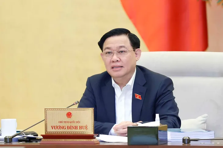 Bảo vệ người thầy thuốc trước nguy cơ vi phạm y đức, thương mại hóa chăm sóc y tế - Ảnh 4. Bảo vệ người thầy thuốc trước nguy cơ vi phạm y đức, thương mại hóa chăm sóc y tế - Ảnh 4.