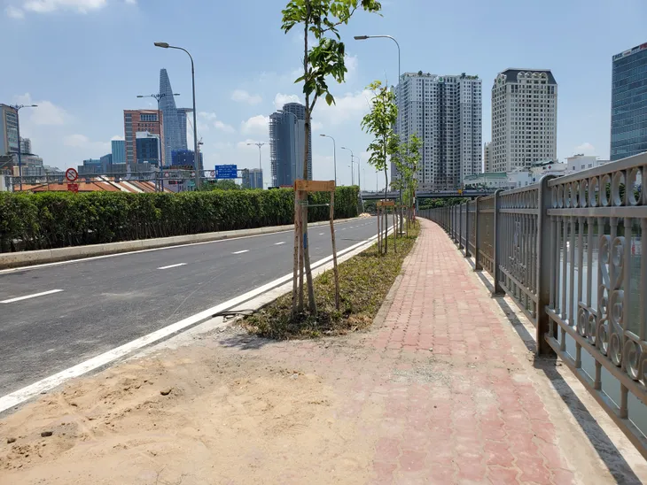 TP Hồ Chí Minh: Cận cảnh đường song hành đại lộ Võ Văn Kiệt trước ngày thông xe - Ảnh 5. TP Hồ Chí Minh: Cận cảnh đường song hành đại lộ Võ Văn Kiệt trước ngày thông xe - Ảnh 5.