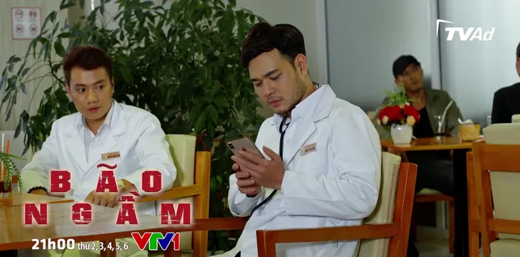 Bão ngầm - Tập 44: Thiếu úy Hạ Lam lọt mắt xanh em trai trùm ma túy, Hải Triều sắp mất người yêu? - Ảnh 1. Bão ngầm - Tập 44: Thiếu úy Hạ Lam lọt mắt xanh em trai trùm ma túy, Hải Triều sắp mất người yêu? - Ảnh 1.