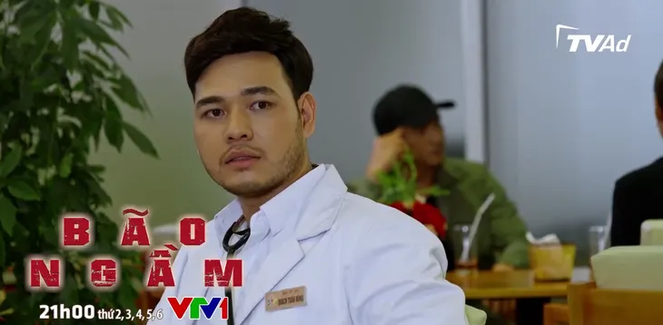Bão ngầm - Tập 44: Thiếu úy Hạ Lam lọt mắt xanh em trai trùm ma túy, Hải Triều sắp mất người yêu? - Ảnh 4. Bão ngầm - Tập 44: Thiếu úy Hạ Lam lọt mắt xanh em trai trùm ma túy, Hải Triều sắp mất người yêu? - Ảnh 4.