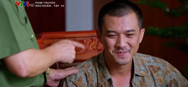 Bão ngầm - Tập 44: Giám đốc Hoạch cảnh báo nữ trinh sát Hạ Lam kẻo bị trai đẹp bác sĩ Hùng cảm hóa ngược - Ảnh 18. Bão ngầm - Tập 44: Giám đốc Hoạch cảnh báo nữ trinh sát Hạ Lam kẻo bị trai đẹp bác sĩ Hùng cảm hóa ngược - Ảnh 18.