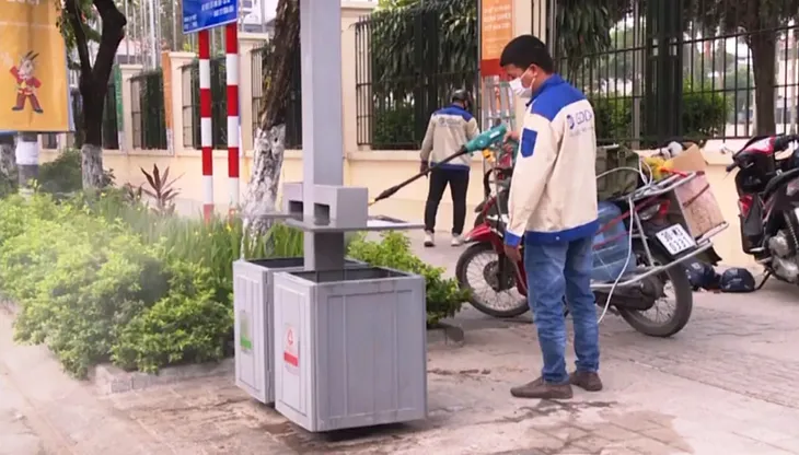 Hà Nội nâng cấp, lắp đặt hệ thống thùng rác thông minh phục vụ SEA Games 31 - Ảnh 1. Hà Nội nâng cấp, lắp đặt hệ thống thùng rác thông minh phục vụ SEA Games 31 - Ảnh 1.