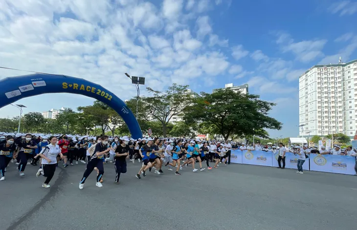 2.000 sinh viên Đại học Quốc gia TP Hồ Chí Minh chạy hưởng ứng S-Race 2022 - Ảnh 3. 2.000 sinh viên Đại học Quốc gia TP Hồ Chí Minh chạy hưởng ứng S-Race 2022 - Ảnh 3.