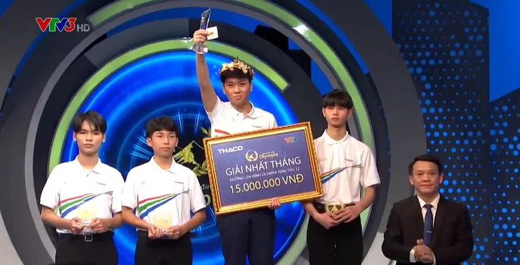 Nam sinh Vĩnh Phúc giành tấm vé vào cuộc thi Quý Đường lên đỉnh Olympia 22 nhờ ôn luyện suốt 8 tiếng - Ảnh 2. Nam sinh Vĩnh Phúc giành tấm vé vào cuộc thi Quý Đường lên đỉnh Olympia 22 nhờ ôn luyện suốt 8 tiếng - Ảnh 2.