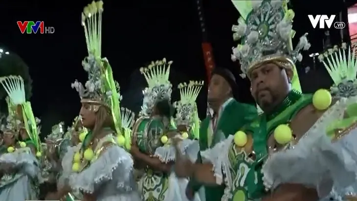 Lễ hội Carnival đầy màu sắc trở lại sau hai năm dịch bệnh - Ảnh 1. Lễ hội Carnival đầy màu sắc trở lại sau hai năm dịch bệnh - Ảnh 1.