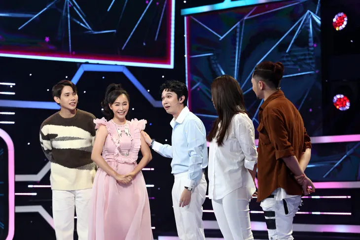 MC Minh Xù “choáng” khi nữ diễn viên Phạm Yến “tung cước” quật ngã Quỳnh Lý trong Sàn đấu ngôi sao - Ảnh 4. MC Minh Xù “choáng” khi nữ diễn viên Phạm Yến “tung cước” quật ngã Quỳnh Lý trong Sàn đấu ngôi sao - Ảnh 4.