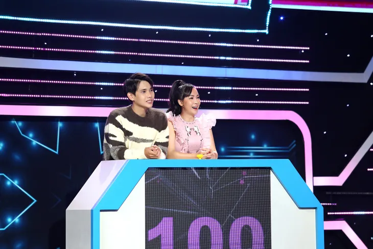 MC Minh Xù “choáng” khi nữ diễn viên Phạm Yến “tung cước” quật ngã Quỳnh Lý trong Sàn đấu ngôi sao - Ảnh 2. MC Minh Xù “choáng” khi nữ diễn viên Phạm Yến “tung cước” quật ngã Quỳnh Lý trong Sàn đấu ngôi sao - Ảnh 2.