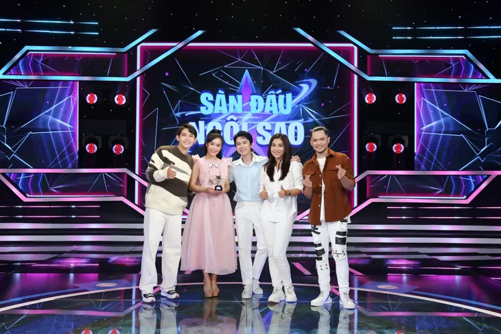MC Minh Xù “choáng” khi nữ diễn viên Phạm Yến “tung cước” quật ngã Quỳnh Lý trong Sàn đấu ngôi sao - Ảnh 5. MC Minh Xù “choáng” khi nữ diễn viên Phạm Yến “tung cước” quật ngã Quỳnh Lý trong Sàn đấu ngôi sao - Ảnh 5.