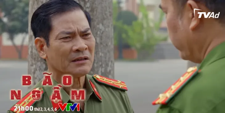 Bão ngầm - Tập 45: Đại tá Hà vạch mặt lão Tuất trước khi về hưu? - Ảnh 2. Bão ngầm - Tập 45: Đại tá Hà vạch mặt lão Tuất trước khi về hưu? - Ảnh 2.
