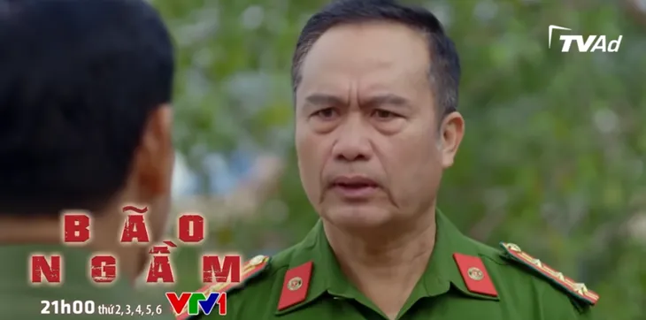 Bão ngầm - Tập 45: Đại tá Hà vạch mặt lão Tuất trước khi về hưu? - Ảnh 1. Bão ngầm - Tập 45: Đại tá Hà vạch mặt lão Tuất trước khi về hưu? - Ảnh 1.