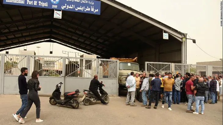 Lật tàu ở ngoài khơi Lebanon: Nhiều người vẫn mất tích, Thủ tướng Mikati tuyên bố quốc tang - Ảnh 1. Lật tàu ở ngoài khơi Lebanon: Nhiều người vẫn mất tích, Thủ tướng Mikati tuyên bố quốc tang - Ảnh 1.