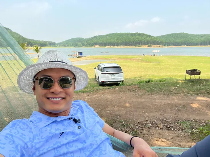 Diễn viên Việt tuần qua: Bạn gái Đình Tú hở bạo, Mạnh Trường tự thấy giống CEO - Ảnh 10. Diễn viên Việt tuần qua: Bạn gái Đình Tú hở bạo, Mạnh Trường tự thấy giống CEO - Ảnh 10.