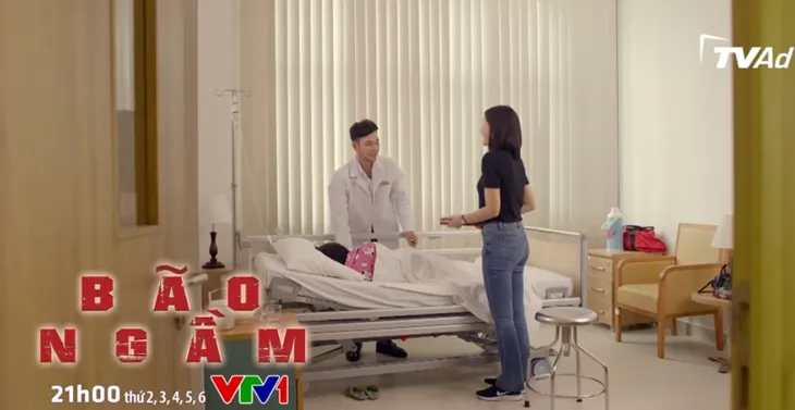Bão ngầm - Tập 45: Bác sĩ Hùng mở lời hẹn gặp riêng Hạ Lam - Ảnh 1. Bão ngầm - Tập 45: Bác sĩ Hùng mở lời hẹn gặp riêng Hạ Lam - Ảnh 1.