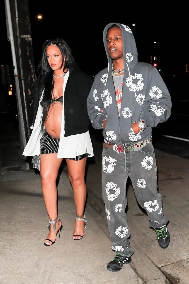 Rihanna và bạn trai lần đầu xuất hiện sau tin bị bắt giữ - Ảnh 1. Rihanna và bạn trai lần đầu xuất hiện sau tin bị bắt giữ - Ảnh 1.