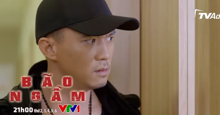 Bão ngầm - Tập 46: Hải Triều ghen khi thấy bạn gái vui vẻ bên bác sĩ Hùng - Ảnh 2. Bão ngầm - Tập 46: Hải Triều ghen khi thấy bạn gái vui vẻ bên bác sĩ Hùng - Ảnh 2.