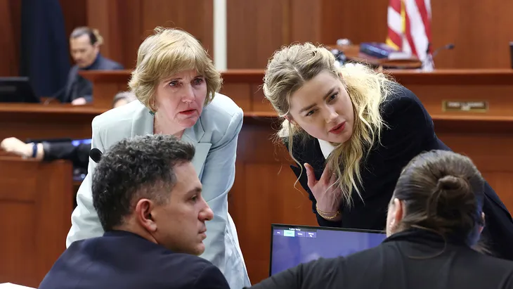 Bị tố làm giả bằng chứng, Amber Heard phản hồi - Ảnh 2. Bị tố làm giả bằng chứng, Amber Heard phản hồi - Ảnh 2.