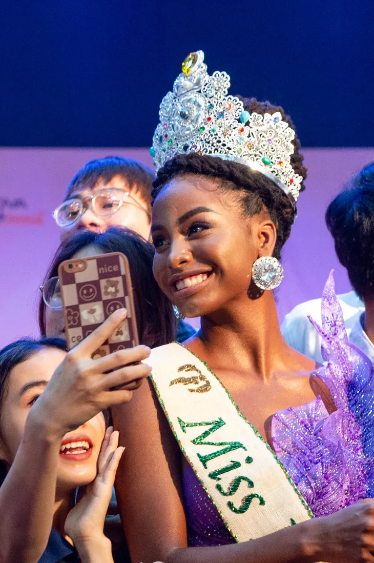 Miss Earth 2021 Destiny Wagner lan tỏa bản lĩnh tới thí sinh Hoa hậu các Dân tộc Việt Nam - Ảnh 3. Miss Earth 2021 Destiny Wagner lan tỏa bản lĩnh tới thí sinh Hoa hậu các Dân tộc Việt Nam - Ảnh 3.