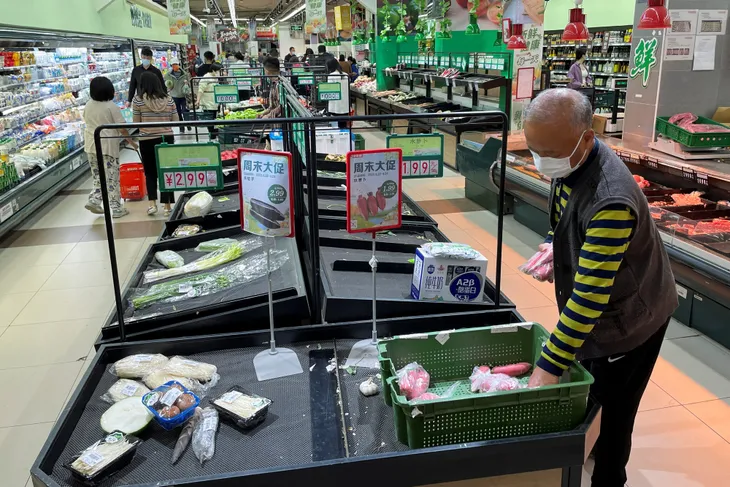 Khu vực phong tỏa ngày càng mở rộng, Bắc Kinh xét nghiệm cho hơn 20 triệu dân - Ảnh 1. Khu vực phong tỏa ngày càng mở rộng, Bắc Kinh xét nghiệm cho hơn 20 triệu dân - Ảnh 1.